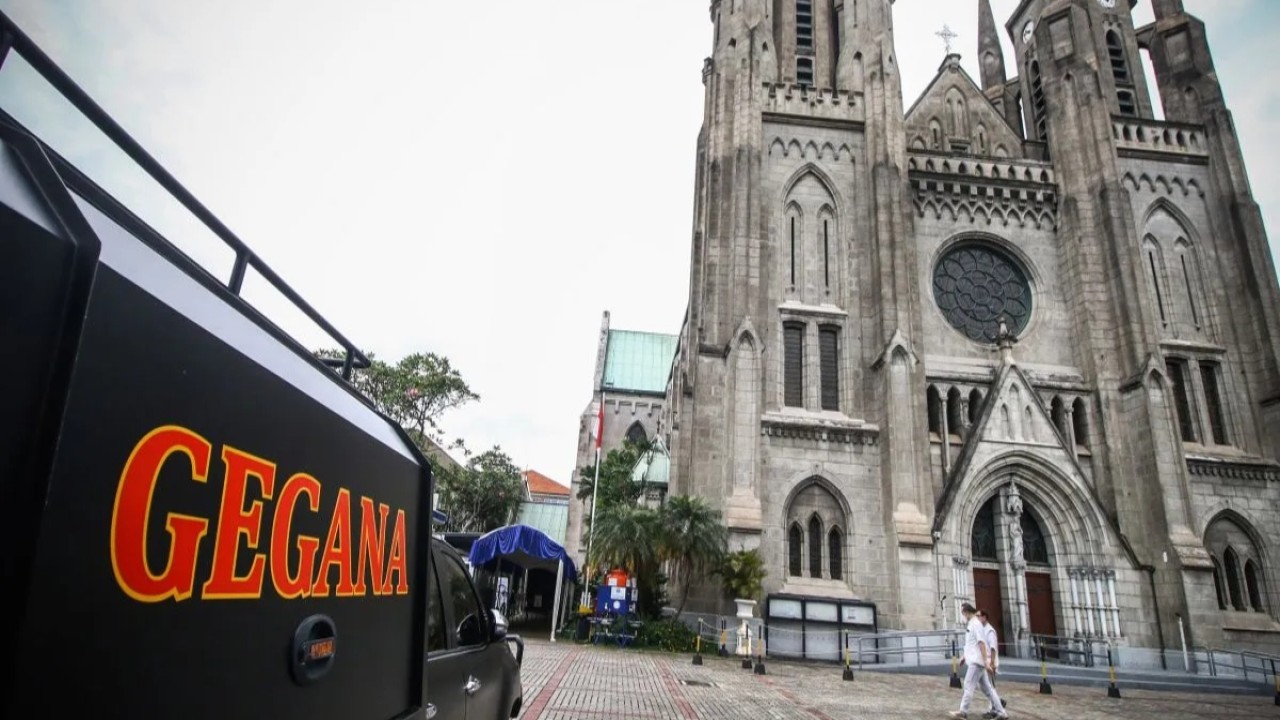 Pengamanan di Gereja Katedral Jakarta pada perayaan Paskah 2021. (Antara)