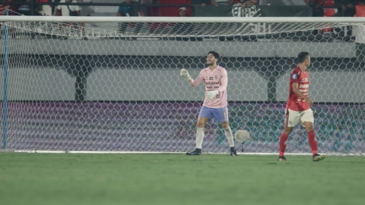 Kiper Bali United, Adilson Maringa