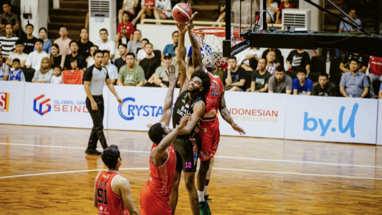 Laga Bali United Basketball vs Rajawali Medan