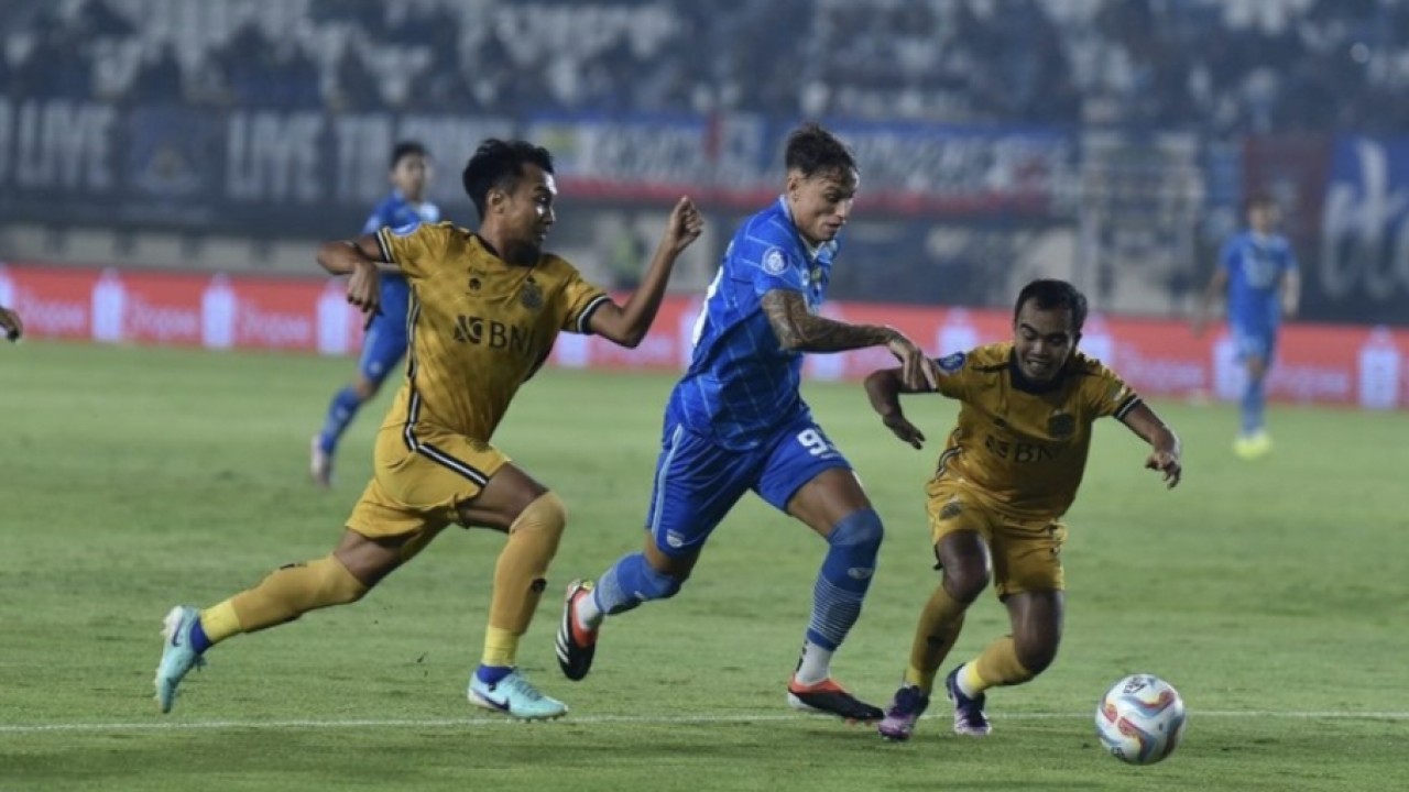 Laga Persib vs Bhayangkara FC