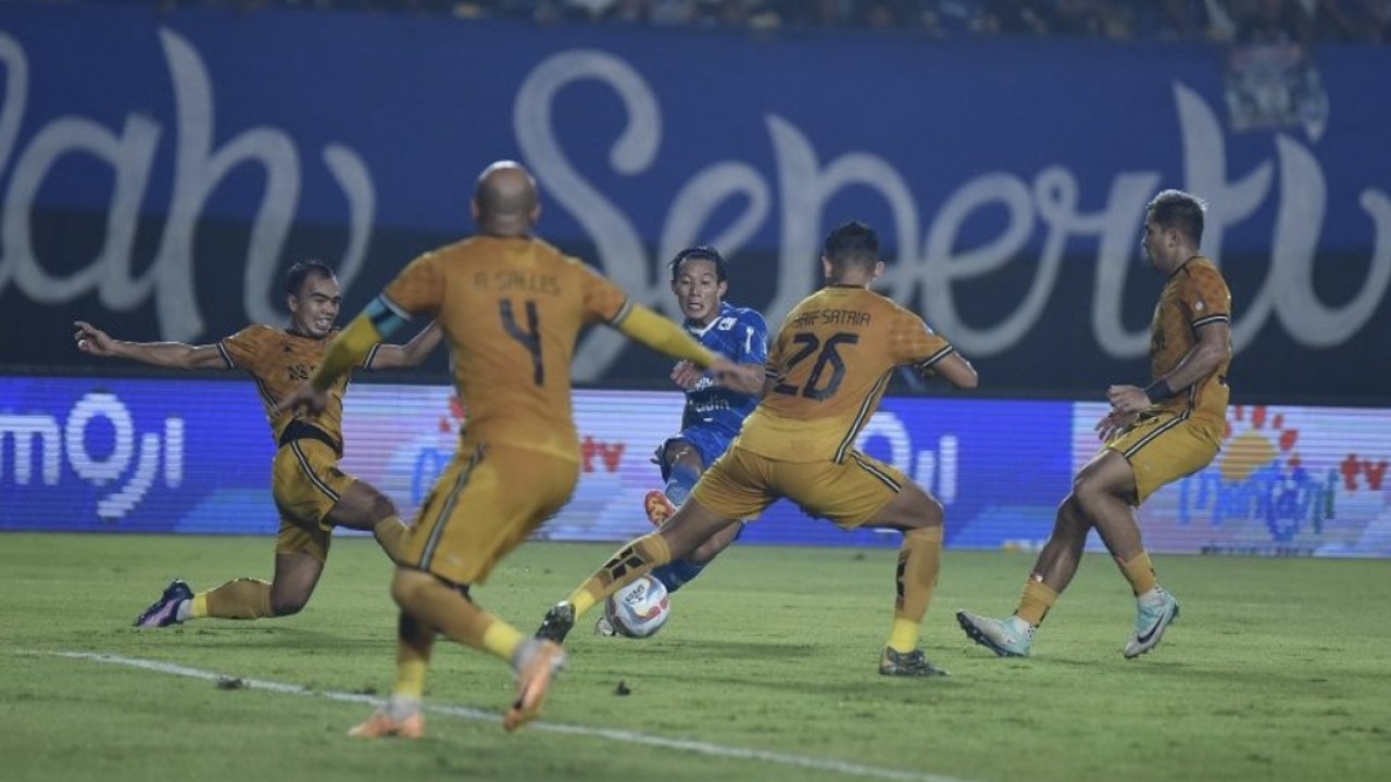 Laga Persib vs Bhayangkara FC