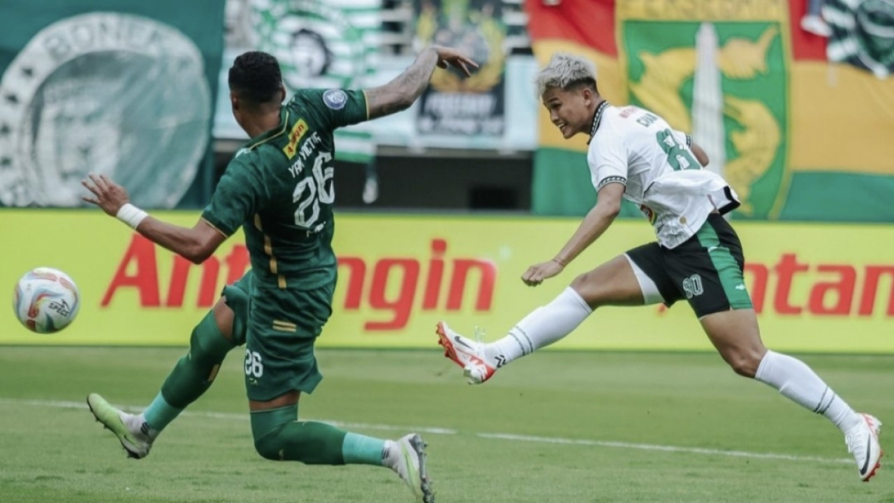 Laga PSS Sleman vs Persebaya pada laga lanjutan Liga 1 2023/2024