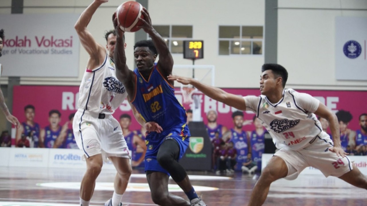 Laga Rans Simba vs Rajawali Medan