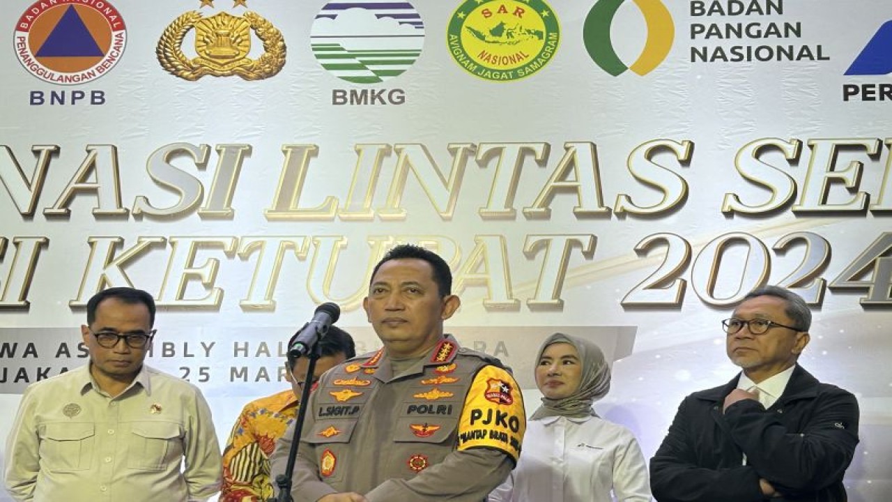 Kapolri Jenderal Pol. Listyo Sigit Prabowo memberikan keterangan usai Rakor Lintas Sektor Kesiapan Operasi Ketupat 2024 di Jakarta Selatan. (Foto:ANTARA)