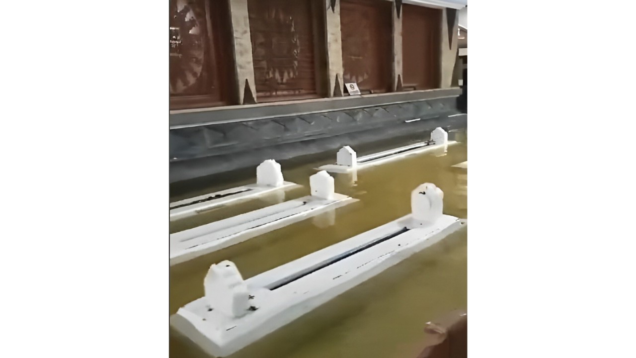 Makam Sunan Kalijaga di Kadilangu, Demak, Jawa Tengah terendam banjir. (Foto: Tangkap layar TikTok/aziezuna)