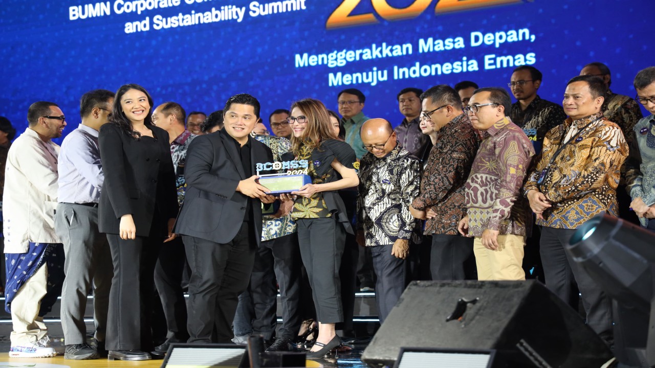 MIND ID Dapat penghargaan Best Corporate Action Handling dari Erick Thohir