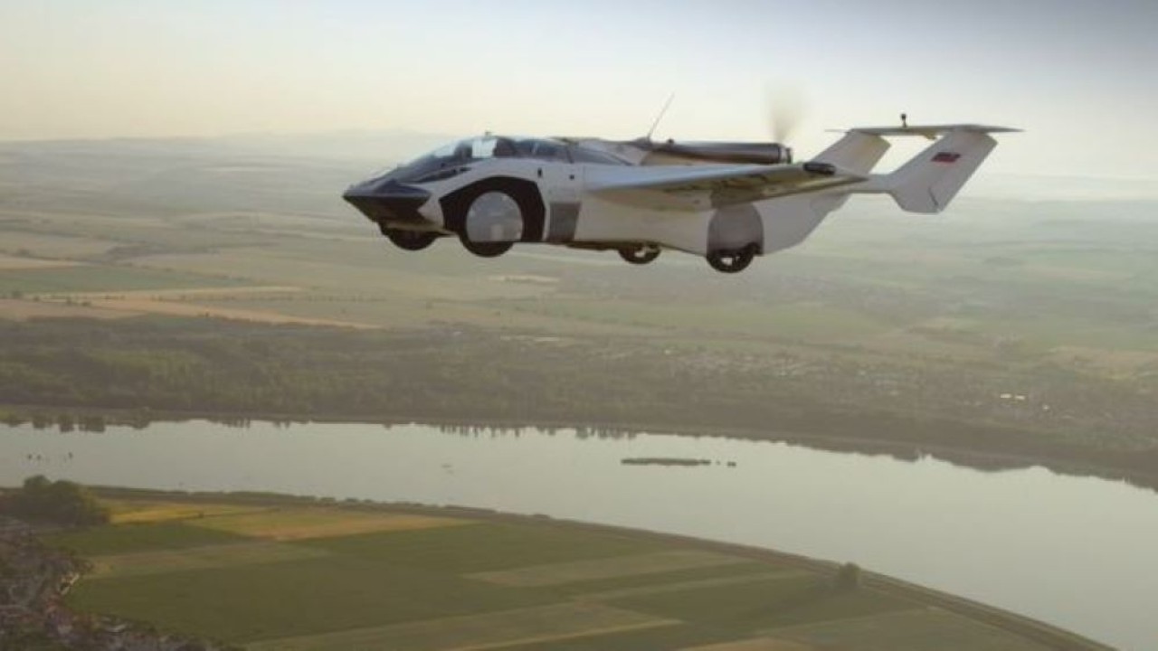 China kini secara aktif mengembangkan solusi transportasi mobil terbang. (Foto: Tangkapan layar video BBC))