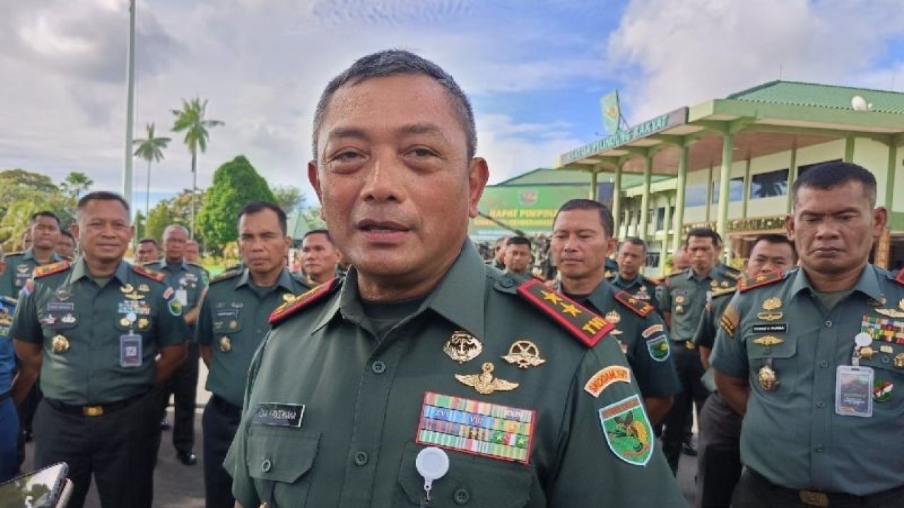 Pangdam XVII/Cenderawasih Mayjen TNI Izak Pangemanan. (ANTARA/Evarukdijati)