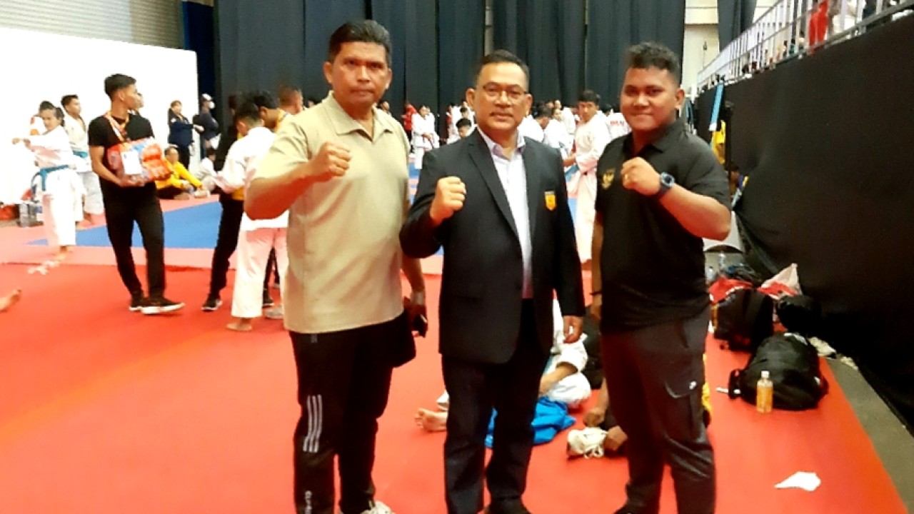 Wakil Ketum PB TAKO Irian Sitorus, pelatih PB TAKO Bribda Jhon Piter Butar Butar dan Aton Kahono/Nusantaratv.com