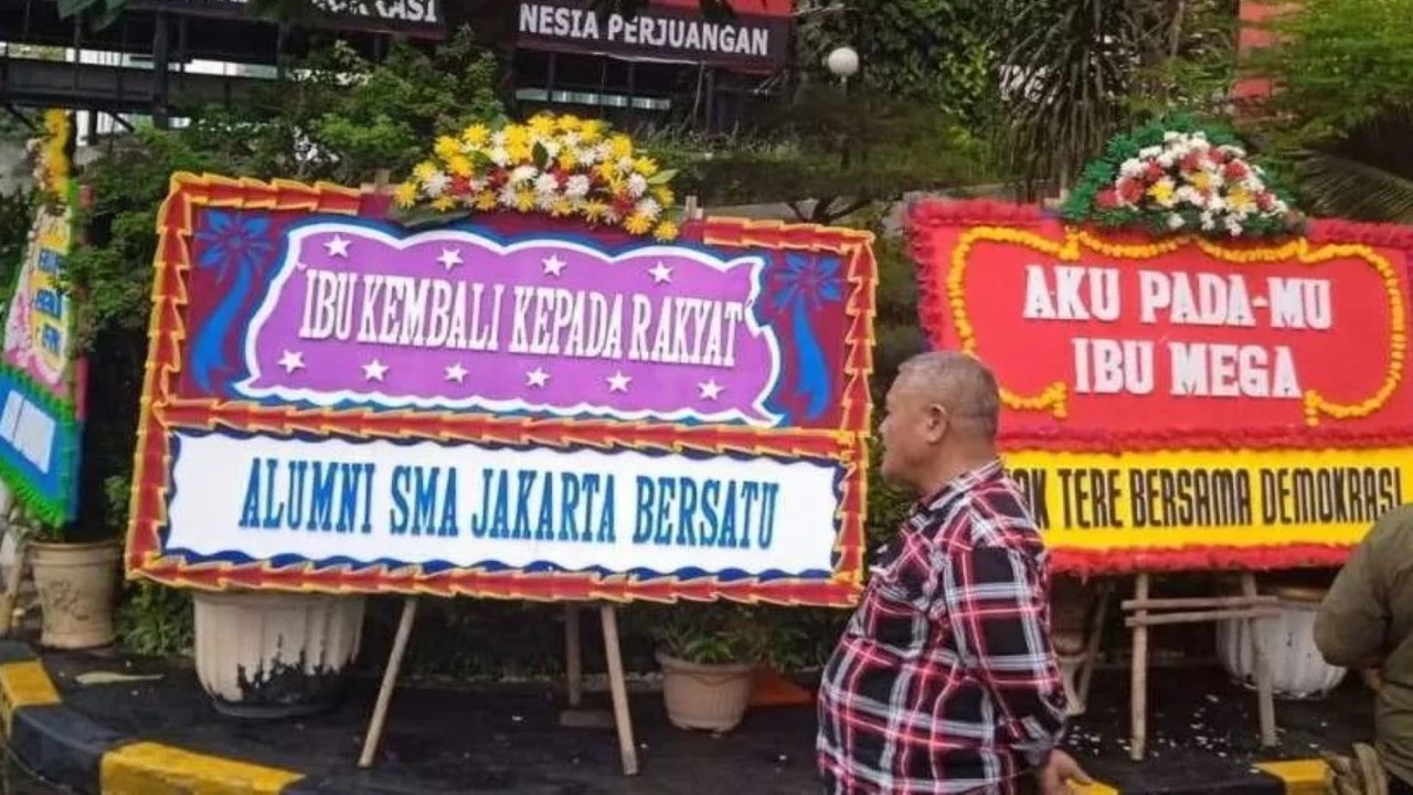 Kantor DPP PDI Perjuangan dibanjiri kiriman karangan bunga dari masyarakat/ist