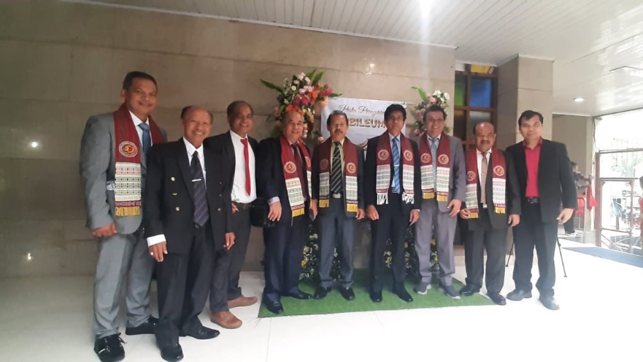 Pengurus dan Jemaat Gereja HKBP Sutoyo Resort Sutoyo Distrik VIII
