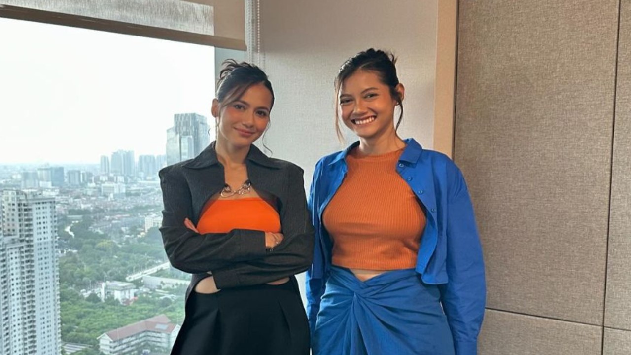 Pevita Pearce dan Klaudia Krish. (Foto: Instagram/@pevpearce)