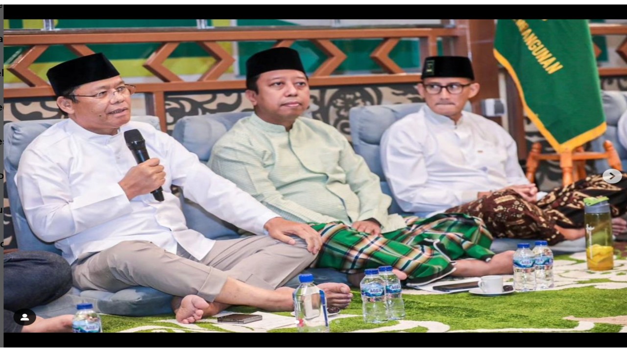 Plt Ketua Umum Partai Persatuan Pembangunan Mardiono (Kiri)