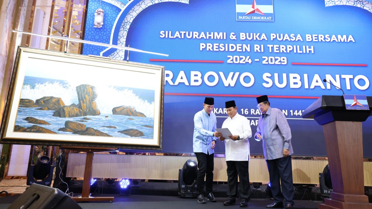 Presiden terpilih Prabowo Subianto saat menghadiri buka puasa bersama Partai Demokrat.
