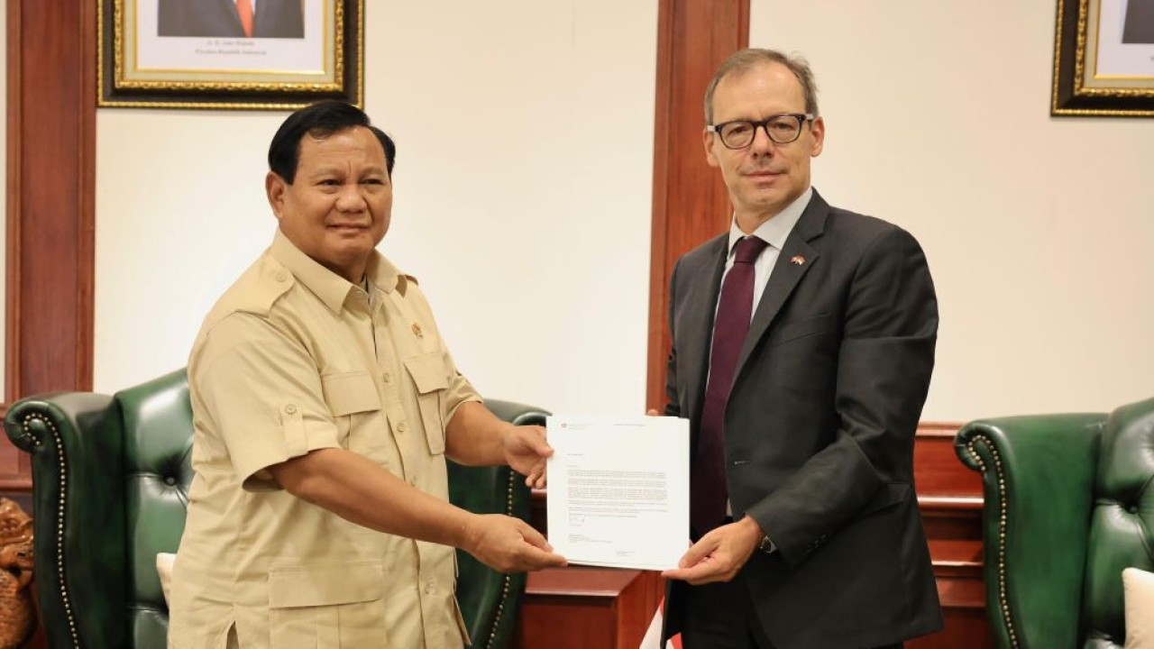 Capres nomor urut 2 Prabowo Subianto menerima ucapan selamat dari Presiden Konfederasi Swiss Viola Amherd atas keunggulan di Pilpres 2024. (Foto: Istimewa)