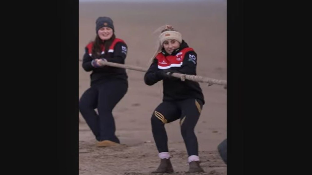 Ratusan orang meramaikan permainan tarik tambang sejauh 516,3 meter untuk mendapatkan Guinness World Record. (Foto: Tangkapan layar YouTube Guinness World Record)