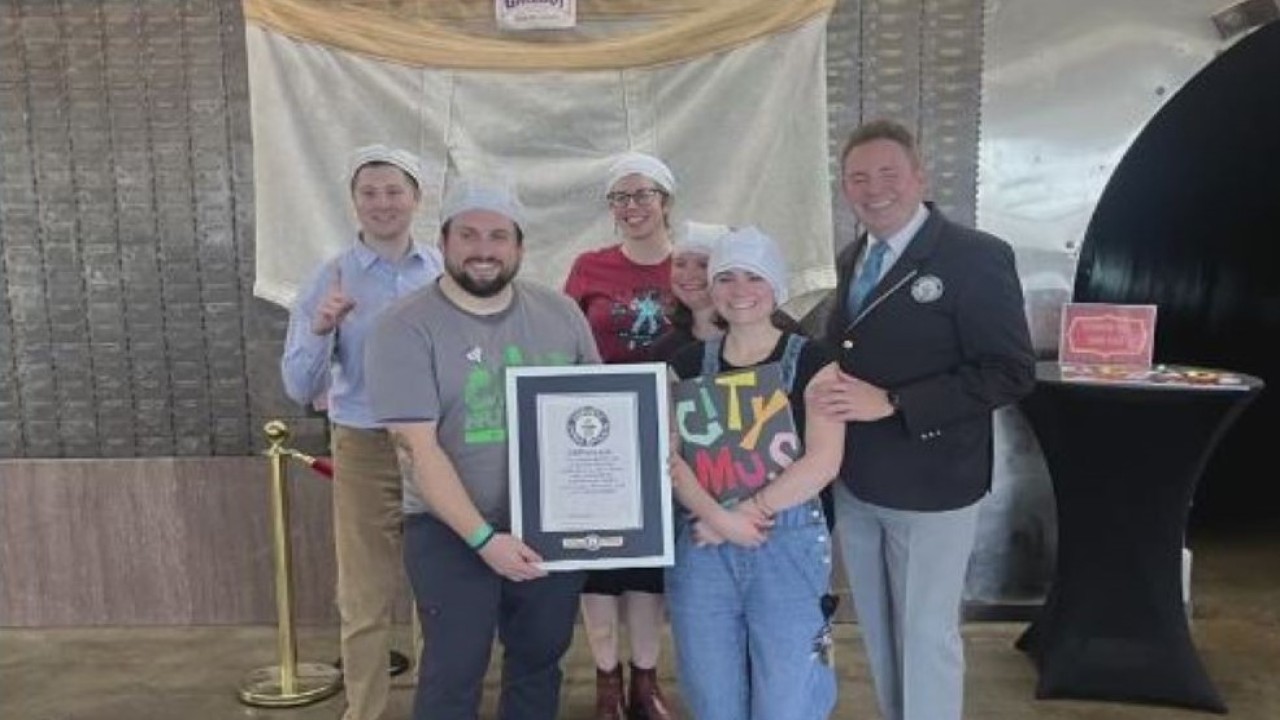 Museum St. Louis, Missouri, Amerika Serikat, memecahkan rekor dunia dengan orang terbanyak yang mengenakan pakaian dalam di kepala. (Foto: Istimewa)