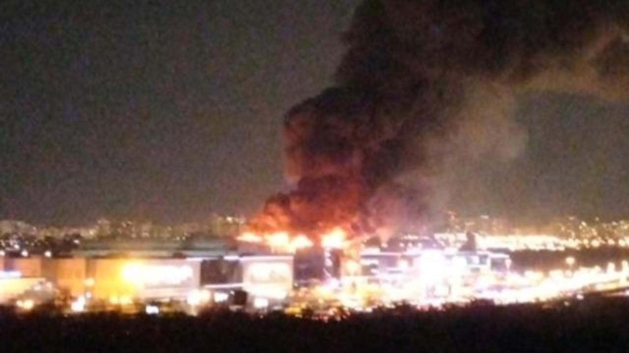 Kobaran api dan asap tinggi membumbung dari lokasi penembakan massal di Rusia/ist