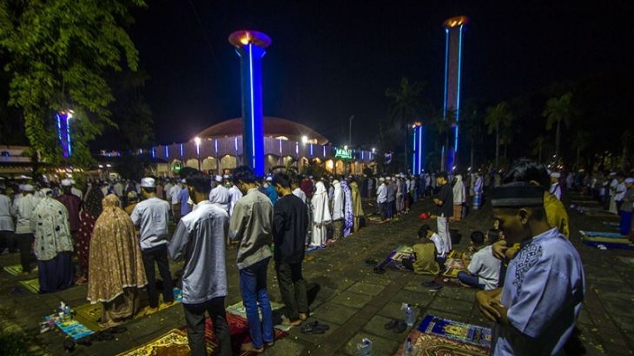 Ilustrasi salat tarawih. (Antara)