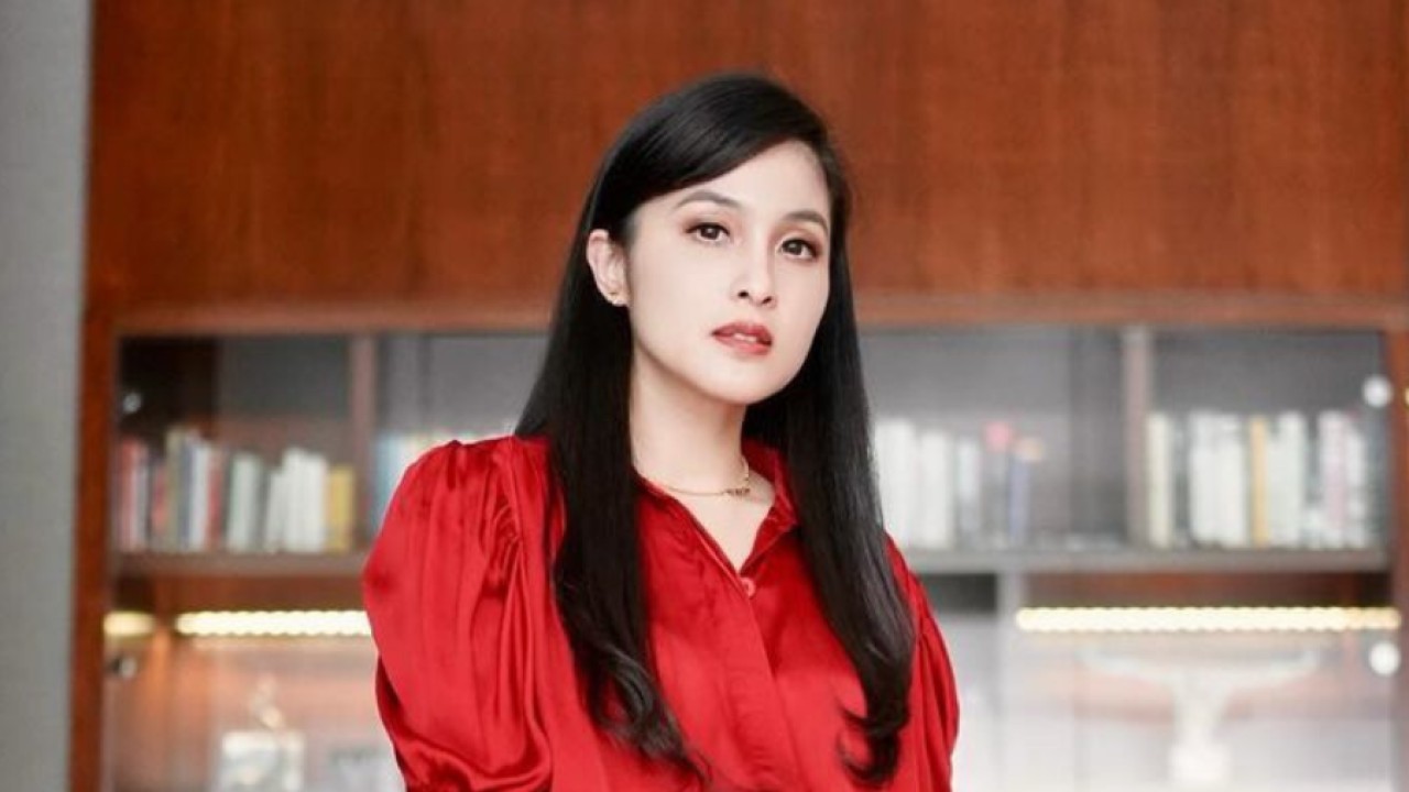 Sandra Dewi (Instagram @sandradewi88)