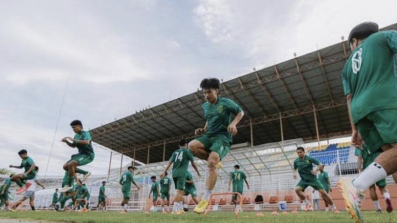 Skuad Persebaya jalani latihan