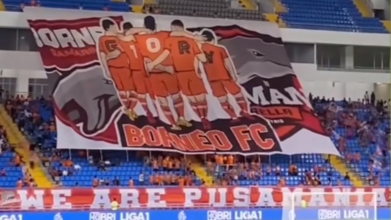 Suporter Borneo FC, Pusamania saat merayakan juara Liga 1