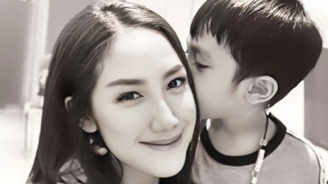 Tamara Tyasmara dan putranya, Dante.