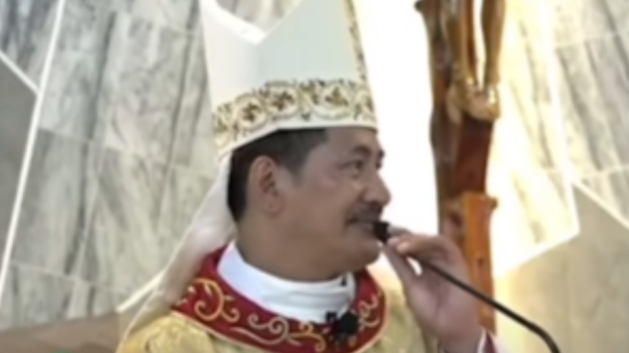 Uskup di Lampung Perkenalkan Seluruh Keluarganya yang Muslim (Instagram)