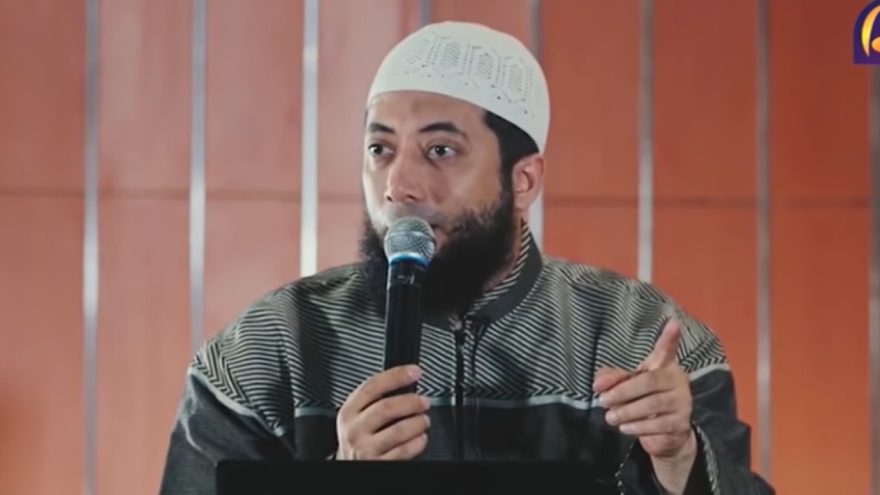 Ustaz Khalid Basalamah (YouTube Kajian Keluarga Islam)