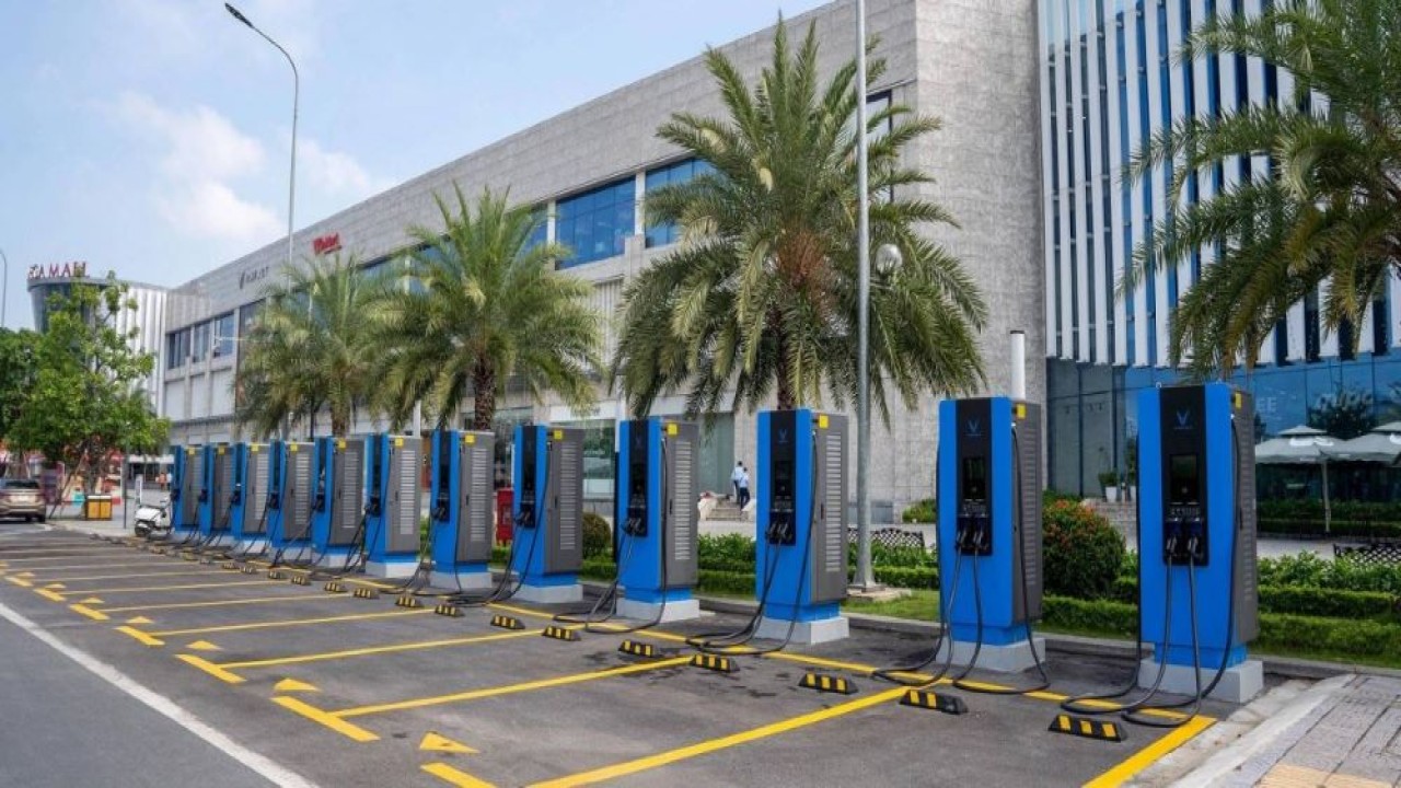 VinFast mendirikan perusahaan khusus pengisian daya mobil listrik bernama V-Green. (Foto: ArenaEV)