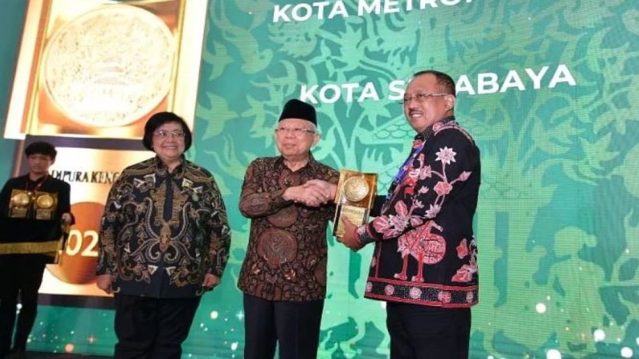 Wapres KH Ma'ruf Amin saat hadir menyerahkan Penghargaan Adipura Tahun 2023 kepada Kabupaten/Kota yang dinilai berprestasi dalam pengelolaan kebersihan dan kesehatan lingkungan hidup. (Foto: BPMI Setwapres)