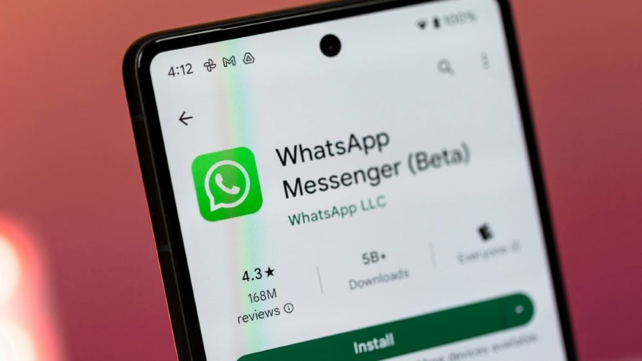 WhatsApp sedang menguji fitur baru yang memungkinkan pengguna berbagi status teks dengan lebih mudah. (Foto: Phone Arena)