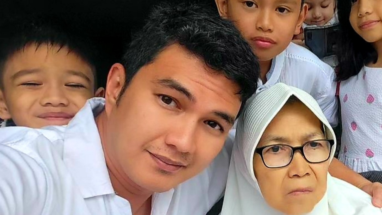 Aldi Taher dan ibu/Instagram