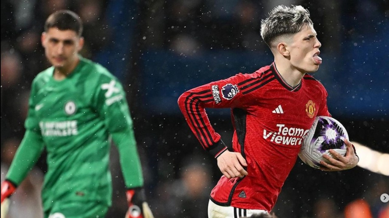 Pemain Manchester United, Alejandro Garnacho merayakan gol yang dicetaknya ke gawang lawan. (Instagram)