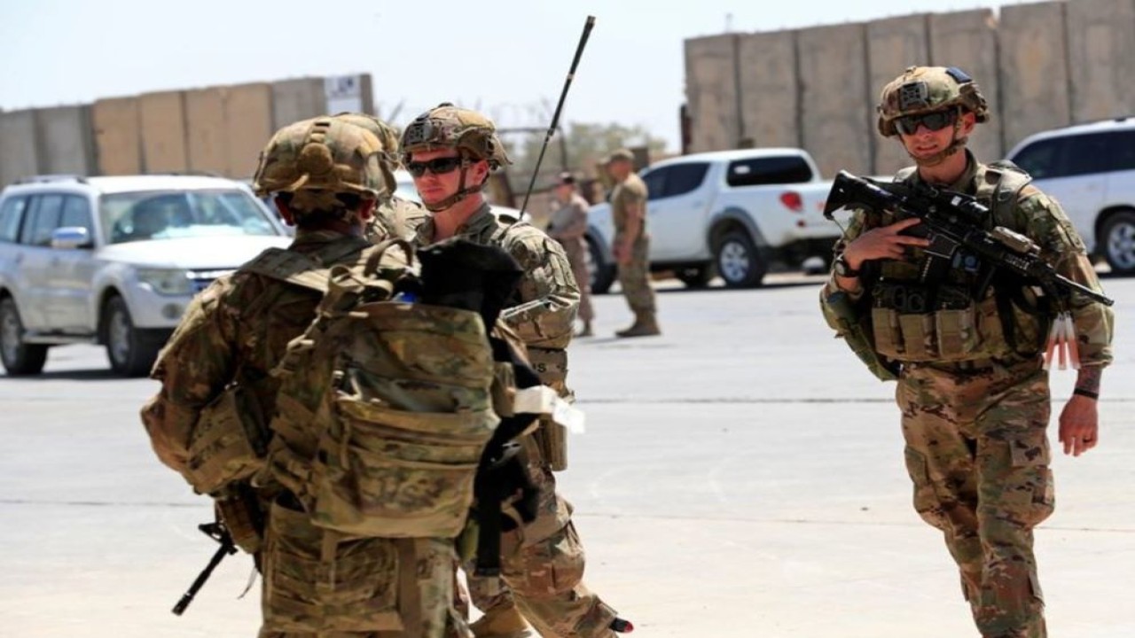 Tentara AS terlihat saat upacara penyerahan pangkalan militer Taji dari pasukan koalisi pimpinan AS kepada pasukan keamanan Irak, di pangkalan utara Bagdad, Irak 23 Agustus 2020. (Foto: Thaier Al-Sudani/Reuters)