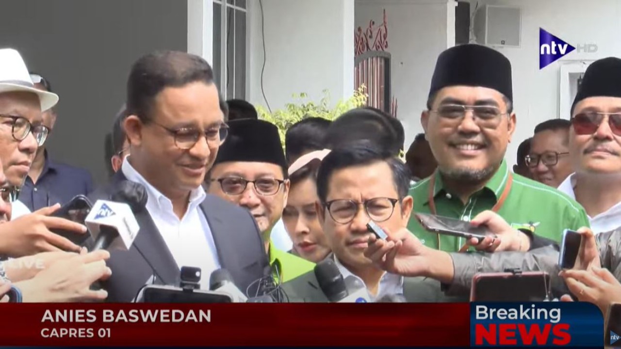 Capres dan cawapres nomor urut 1 Anies Baswedan-Muhaimin Iskandar menghadiri penetapan Prabowo Subianto-Gibran Rakabuming Raka sebagai presiden dan wakil presiden terpilih hasil Pilpres 2024, di Gedung KPU RI, Rabu (24/4/2024).