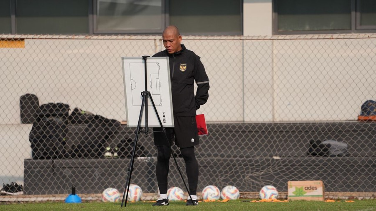 Asisten pelatih Timnas Indonesia, Nova Arianto - foto: Instagram @novarianto30.