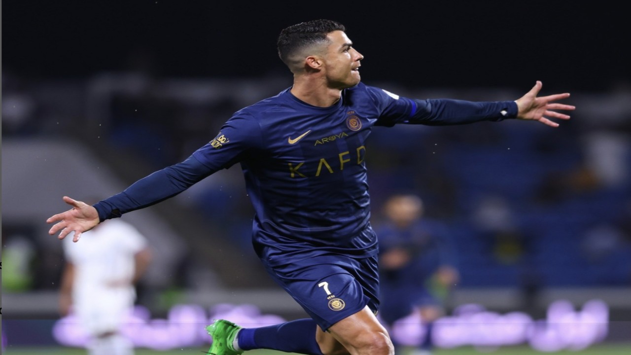 Cristiano Ronaldo meluapkan kegirangannya usai mencetak hattrick pada laga Abha vs Al Nassr, lewat positingan foto selebrasi di akun Instagram-nya. (Instagram)