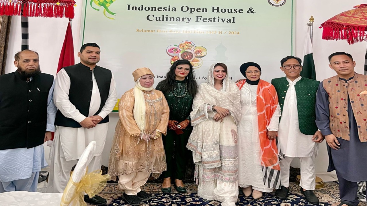 Dewi Perssik (Instagram)