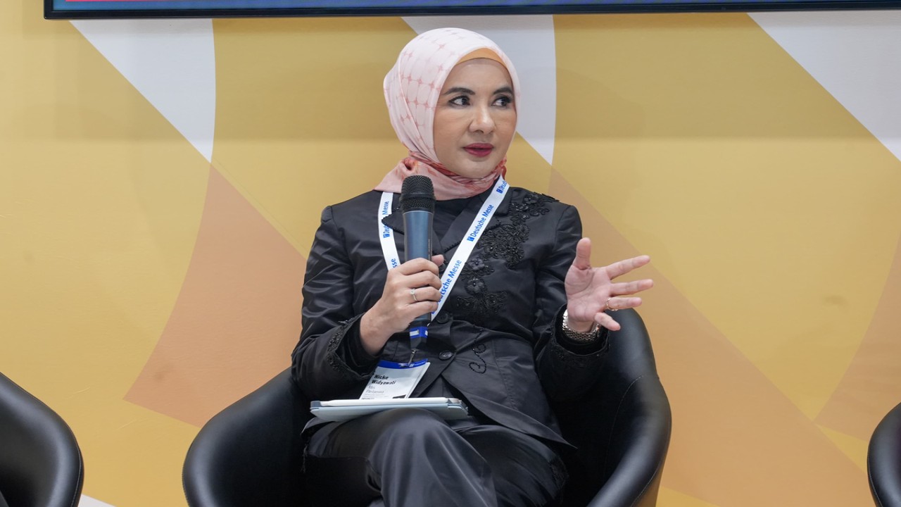 Direktur Utama Pertamina, Nicke Widyawati menjadi pembicara dalam Bussiness Forum "Forging Intelligent an Sustainable Industrial Practices" di Pavillion Indonesia pada gelaran Hannover Messe 2024, Senin, (22/04/2024).