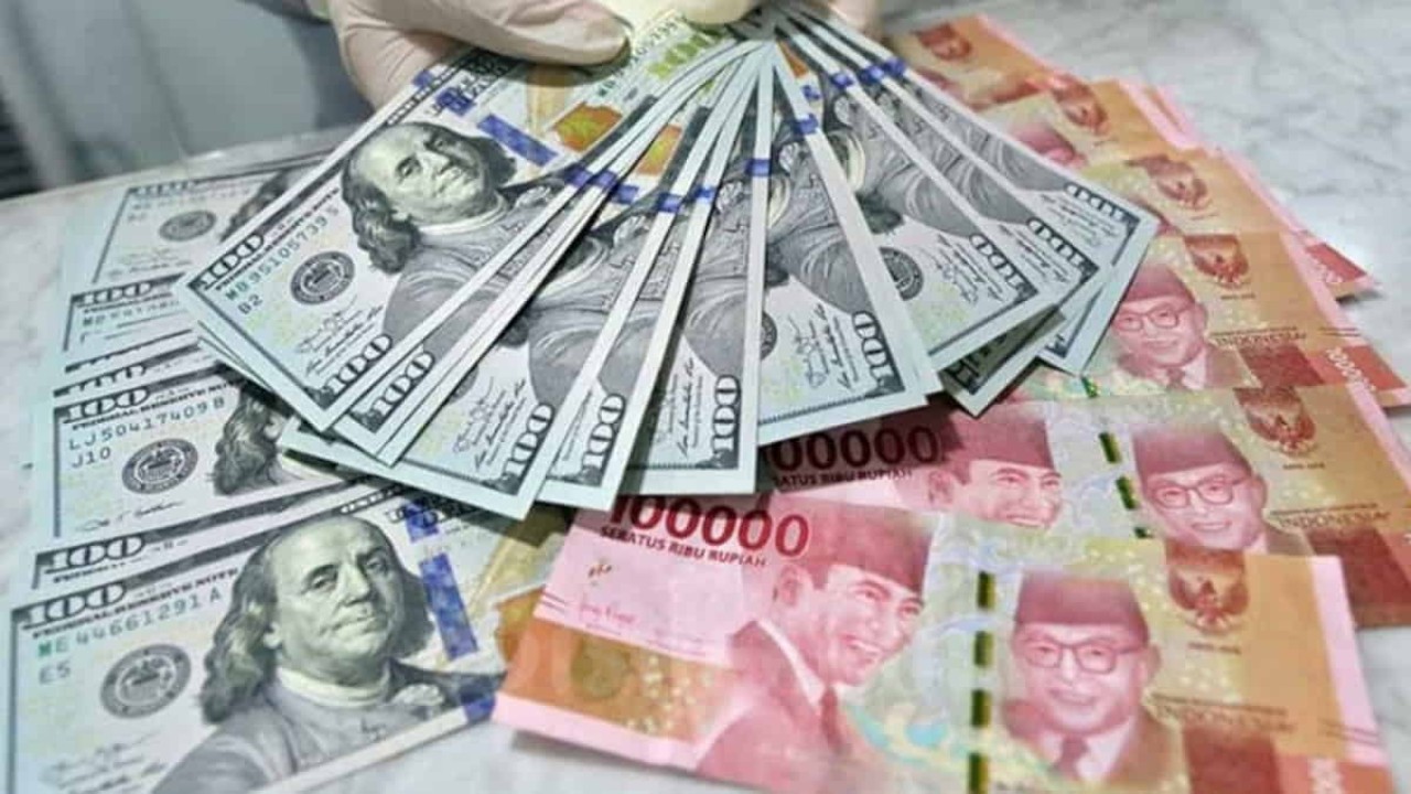 Mata uang Dolar AS dan Rupiah/ist