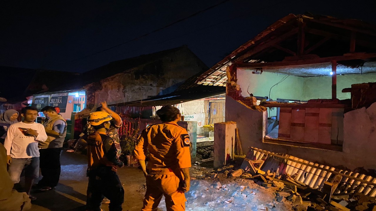 Tim Reaksi Cepat BPBD di masing-masing kabupaten dan kota serta provinsi Jawa Barat melakukan monitoring dan memberikan pertolongan kepada warga yang terdampak gempa yang melanda Kabupaten Garut/Foto: Istimewa
