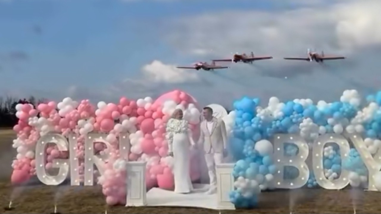 Pasangan umumkan Gender Reveal Pakai Pesawat Tempur (TikTok)