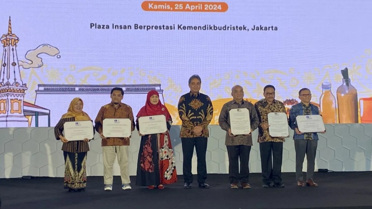 Penyerahan sertifikat inskripsi warisan budaya dunia dari UNESCO. (Antara)