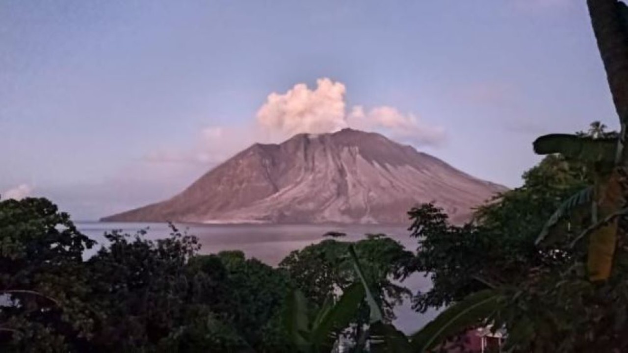 PVMBG mencabut peringatan tsunami imbas erupsi Gunung Ruang, di Kabupaten Sitaro, Sulawesi Utara (Sulut). (Foto: Istimewa/Kementerian ESDM)