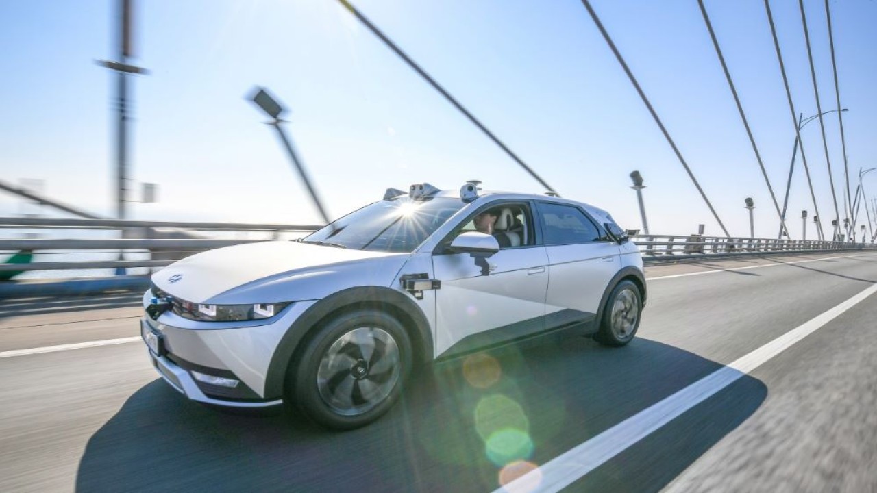 Hyundai Mobis melakukan tes mengemudi otonom di Jembatan Incheon. (Foto: Hyundai Mobis via The Korea Herald)
