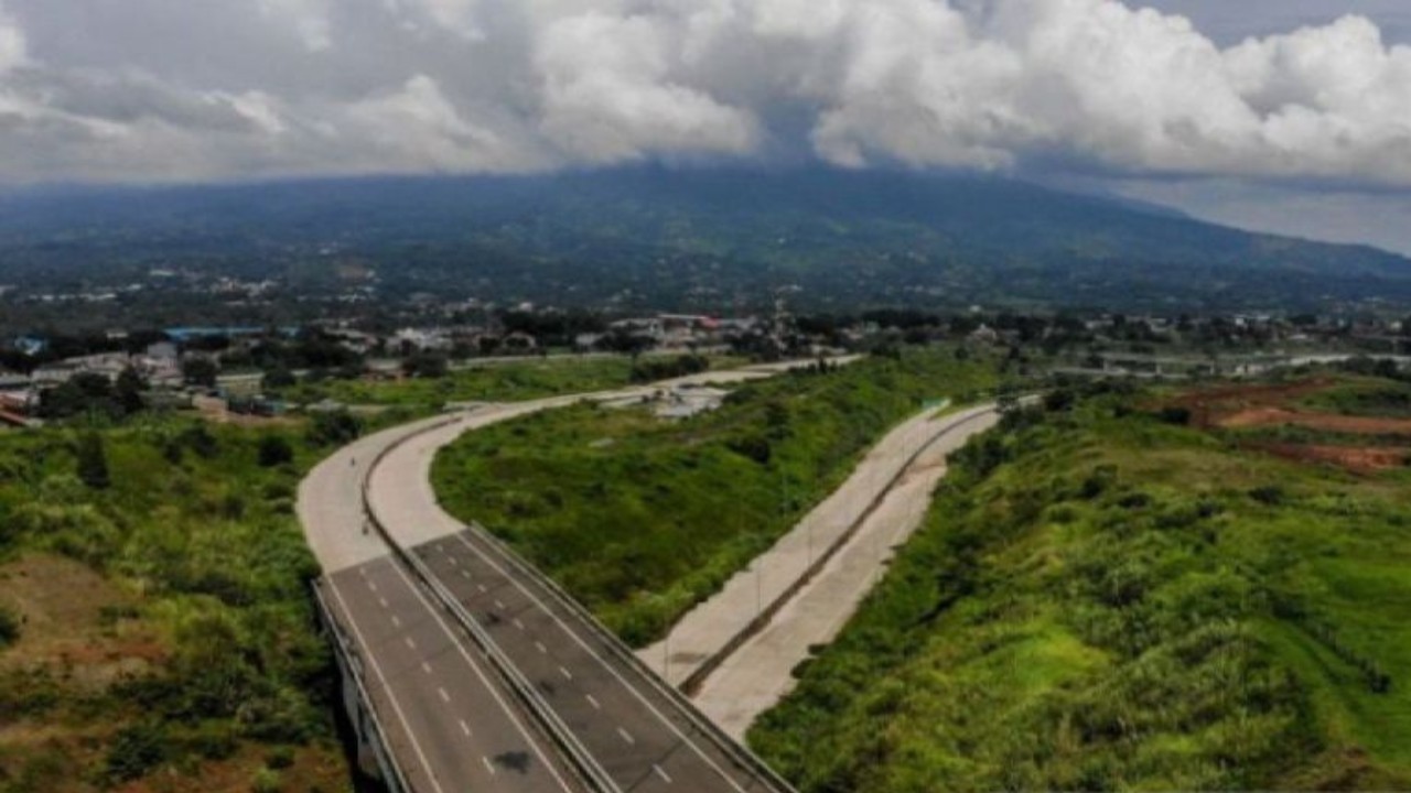 Tol Bogor-Ciawi-Sukabumi (Bocimi) di Cicurug. (Foto: ANTARA/Raisan Al Farisi)