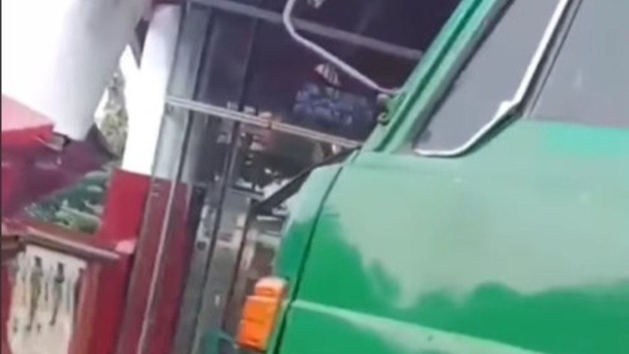 Kecelakaan terjadi di jalan Akses Marunda, Cilincing. (Tangkap layar)