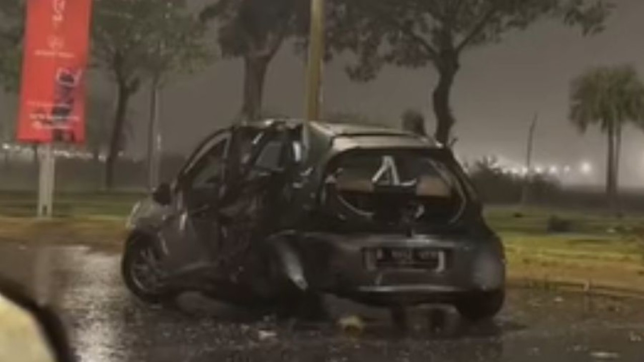 Kecelakaan Beruntun di PIK 2 (TikTok @birdymalik11)