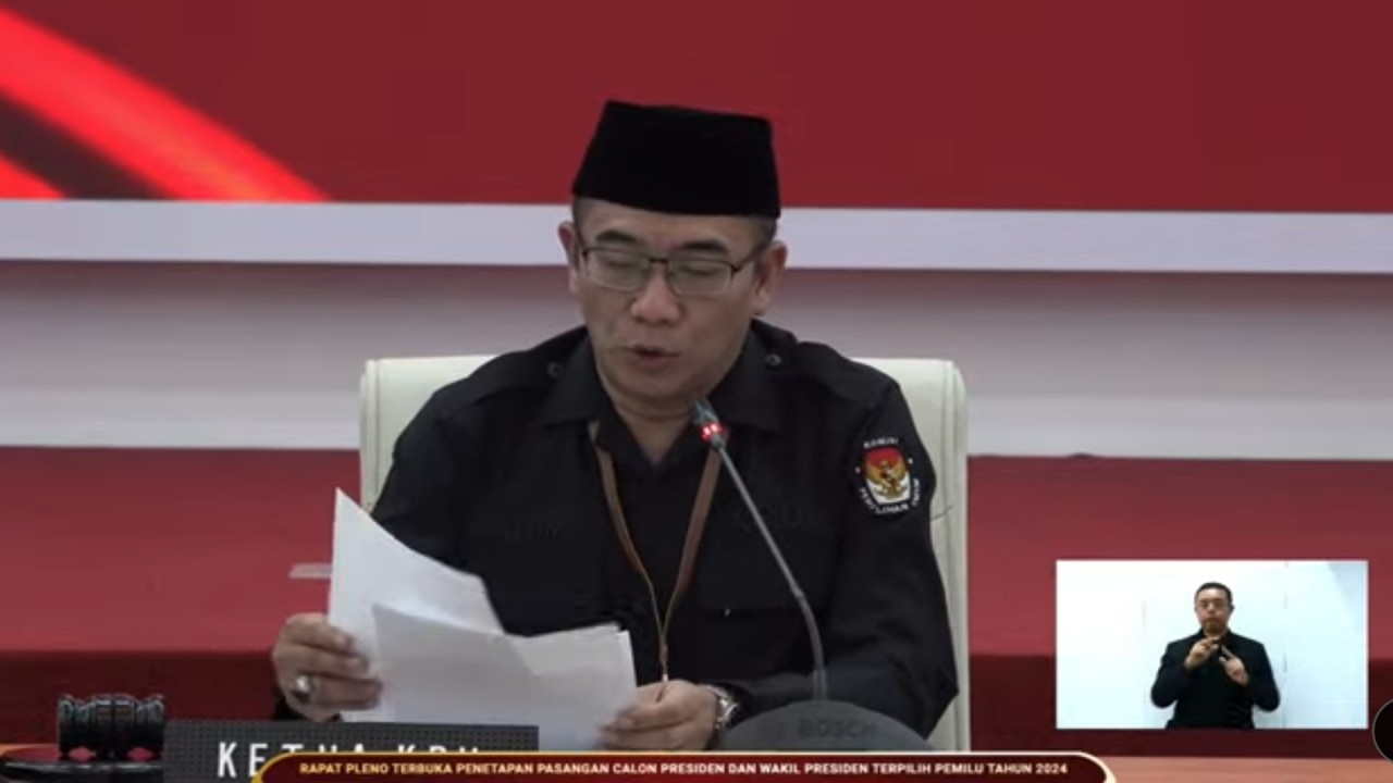 Ketua KPU RI Hasyim Asy'ari saat membacakan penetapan Prabowo-Gibran sebagai presiden dan wakil presiden terpilih. (YouTube)